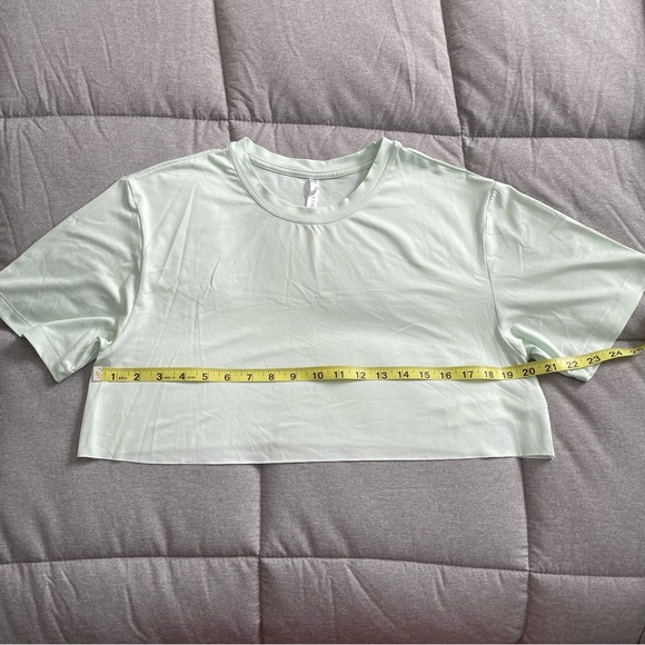 Fabletics Mint Green Cropped Tee - Medium - Picture 6 of 7